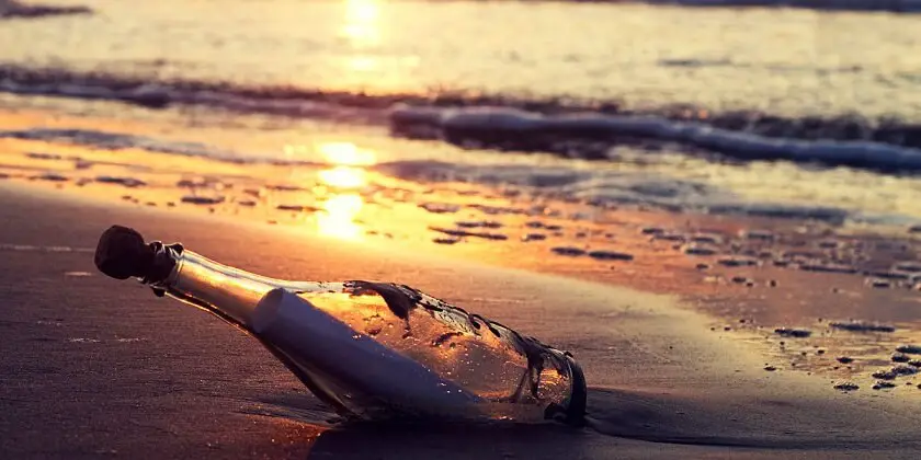 Žinutė butelyje prie jūros